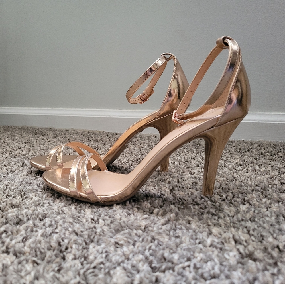 Sz. 9.5 Lauren Conrad Rose Gold Heels